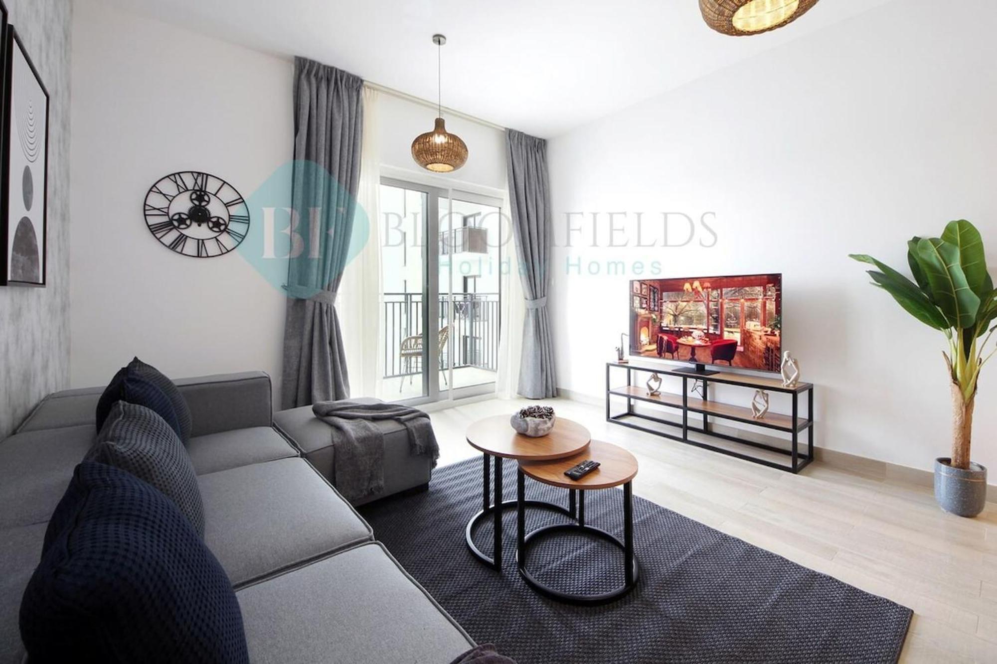 Bloomfields 1br Canal View In Waters Edge Yas Apartment