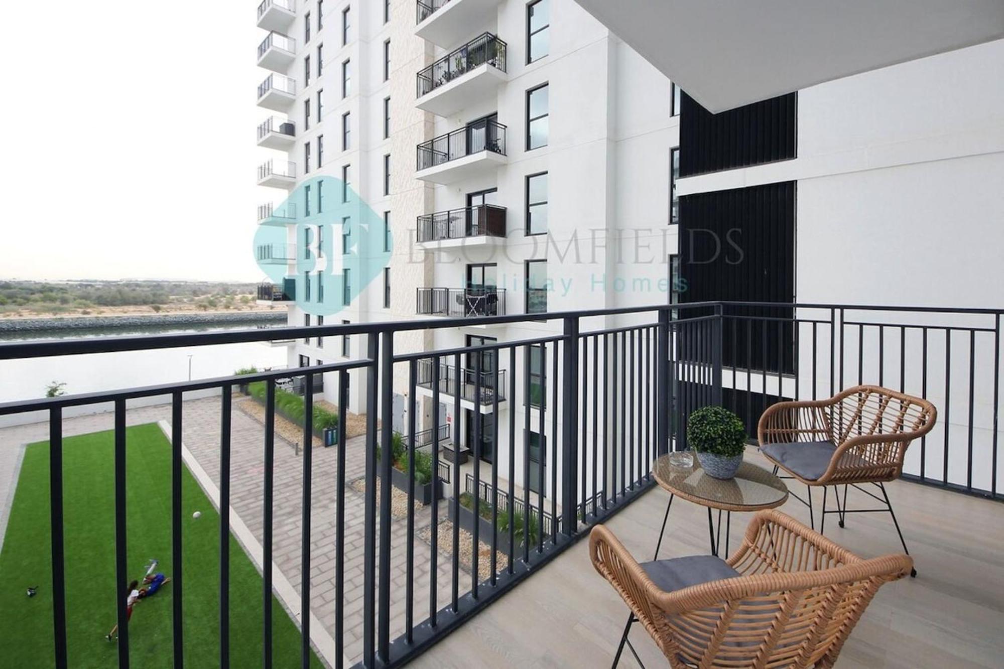 Bloomfields 1br Canal View In Waters Edge Yas *