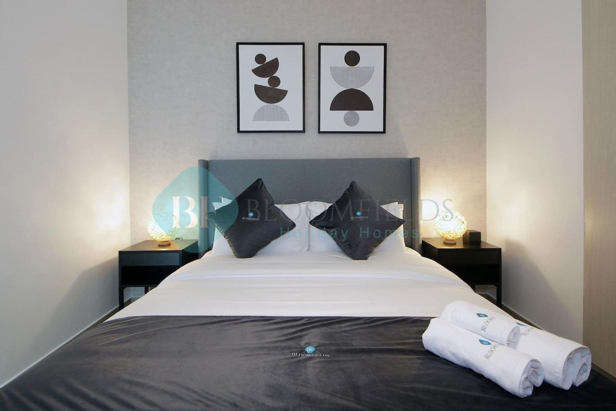 Bloomfields 1br Canal View In Waters Edge Yas Abu Dhabi